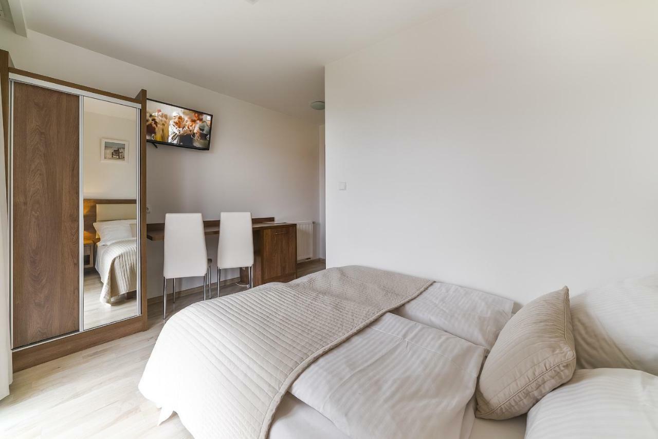 Apartamenty I Pokoje Goscinne Relax 亚斯塔尔尼亚 外观 照片