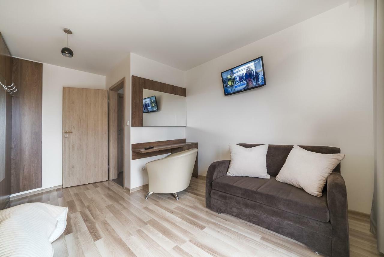 Apartamenty I Pokoje Goscinne Relax 亚斯塔尔尼亚 外观 照片